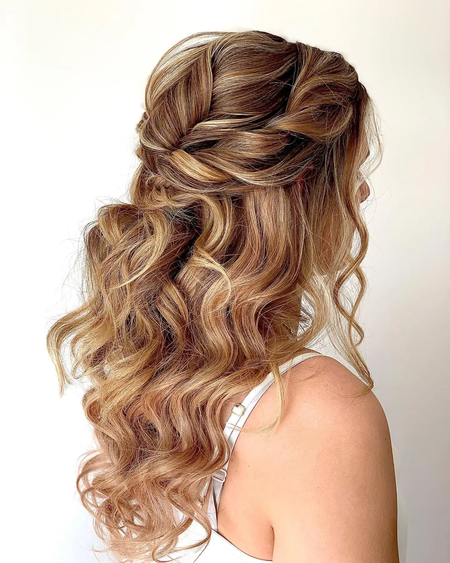 hairstyle for long curly hair