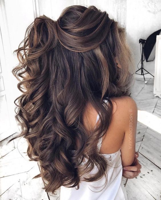 Voluminous Half Updo