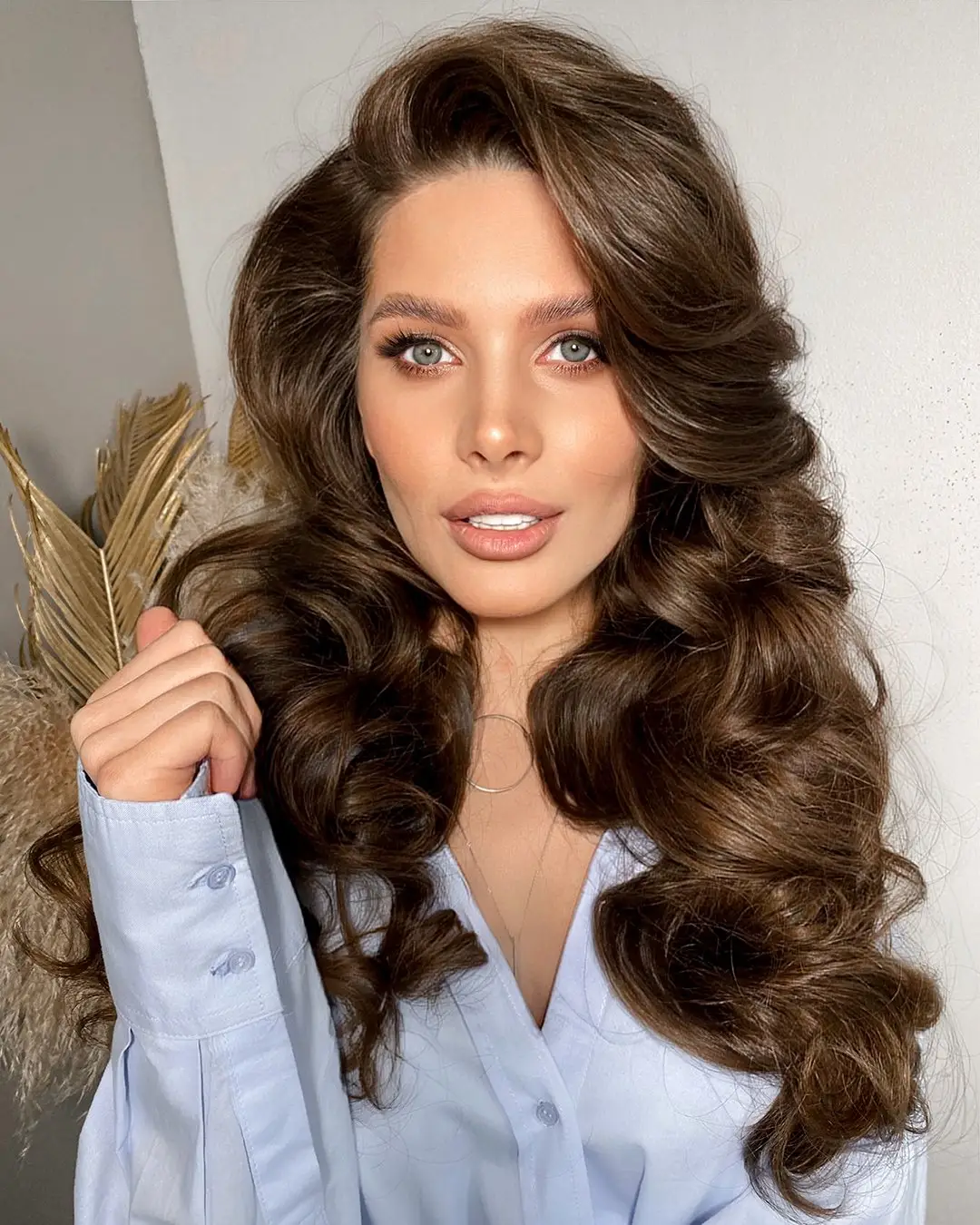 hairstyle for long curly hair